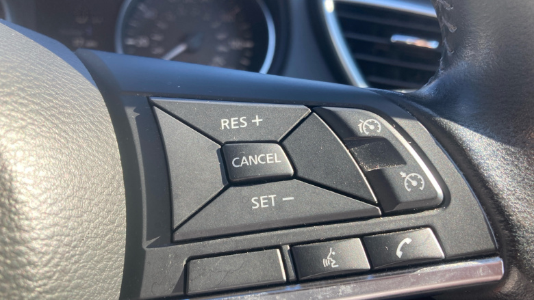 Nissan Qashqai 1.3 DiG-T 160 N-Connecta 5dr Petrol Hatchback